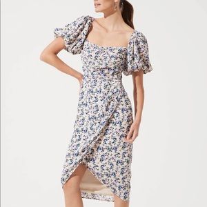 ASTR The Label - Square Neck Bubble Sleeve Dress - Cream Multi Ditsy / L - NWOT